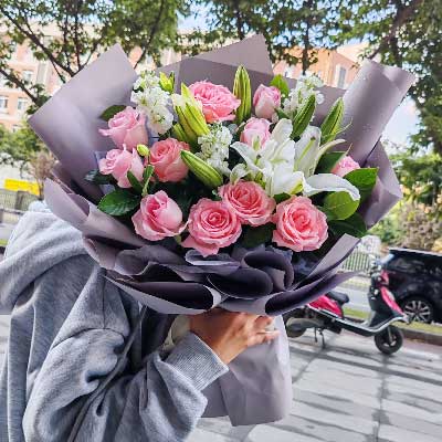 厦门11朵戴安娜粉玫瑰百合，与你一起追逐梦想
