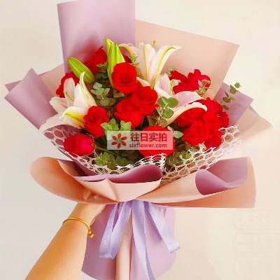 厦门18朵红玫瑰百合，真情相守一生